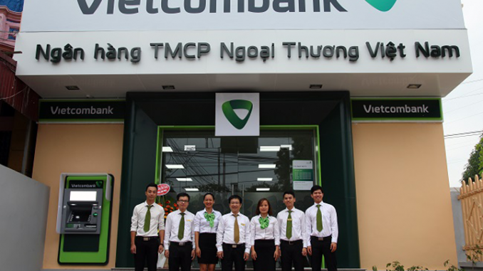 Gio-lam-viec-cua-ngan-hang-Vietcombank-tren-ca-nuocc.
