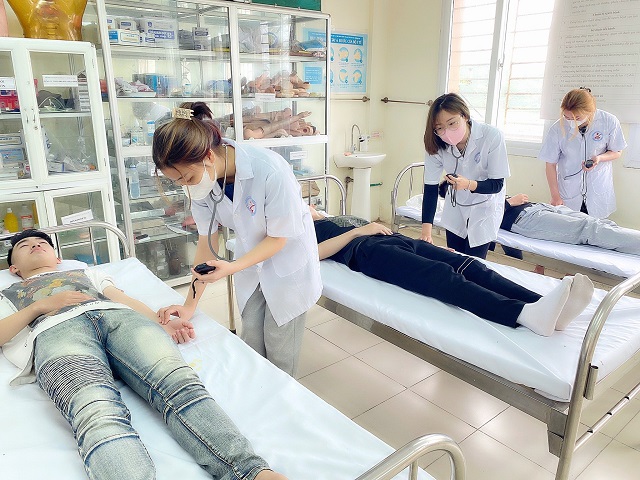 Ưu điểm và hạn chế khi học Cao đẳng Y sĩ đa khoa Online